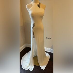 062 Chic White Backless Evening Dress with Floral Accents